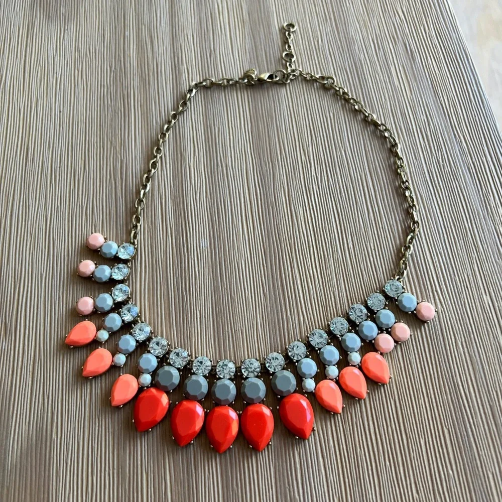 J Crew Gem Statement Necklace Coral Gray Crystal Gold Tone - Picture 2 of 8